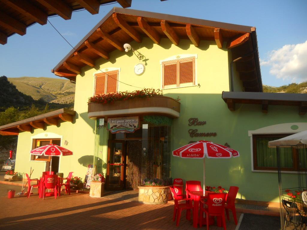 La Locanda Del Lago Lucciola Villalago Exterior photo